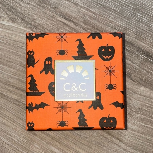 🎃 C&C California Candy Skull Post Earrings in Gold-tone NIB - Picture 8 of 8